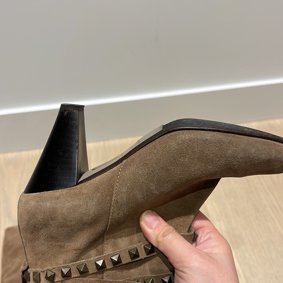Suede leather boots with metal rivet details - Picture 6 of 15
